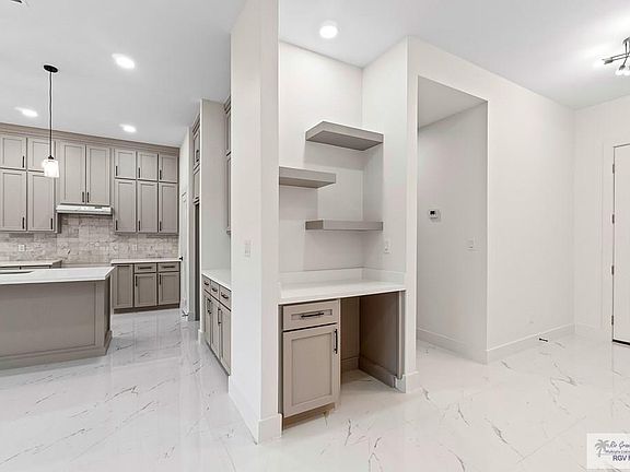 4th image of 4575 River Oak Cir