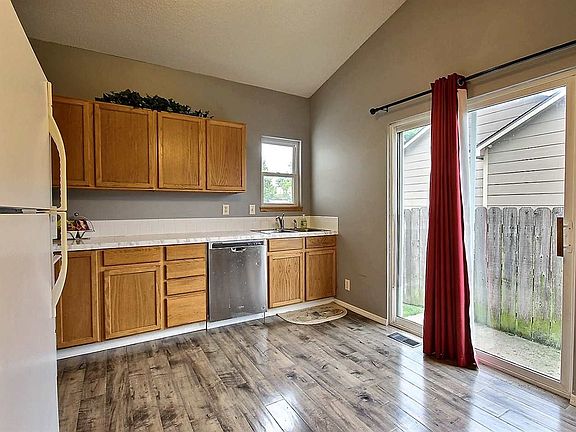4th image of 1020 Cedar Point Cir
