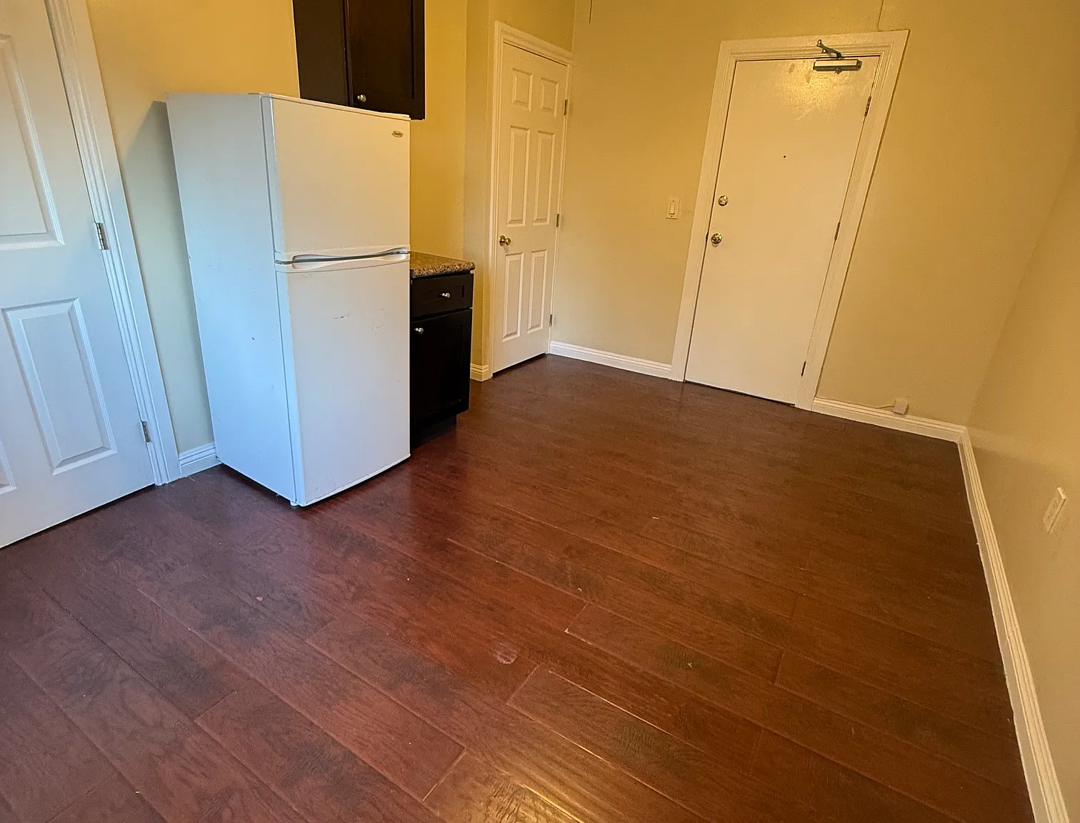 Studio, 220 sqft, $925 — Photo 1