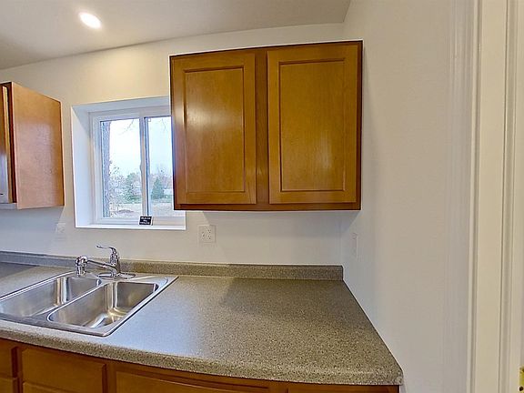 3rd image of 221 N Votech