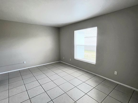 5th image of 406 NE 24th Pl #2