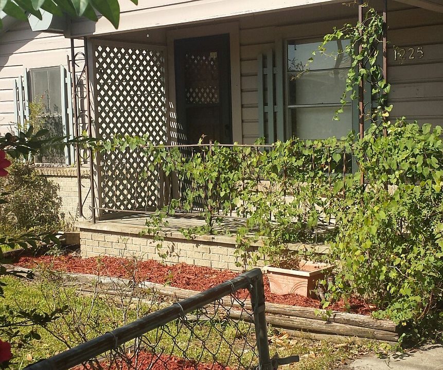 1st image of 1225 Henning Dr