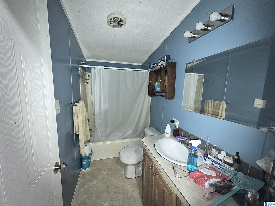 2nd image of 1686 Hull Rd