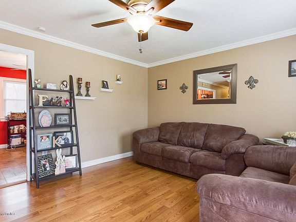 7404 Ronan Dr-5