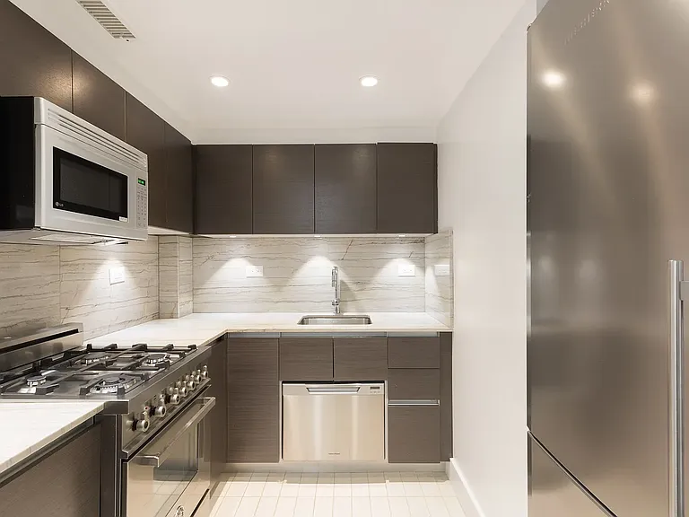 210 W 89th St #9C — Photo 6