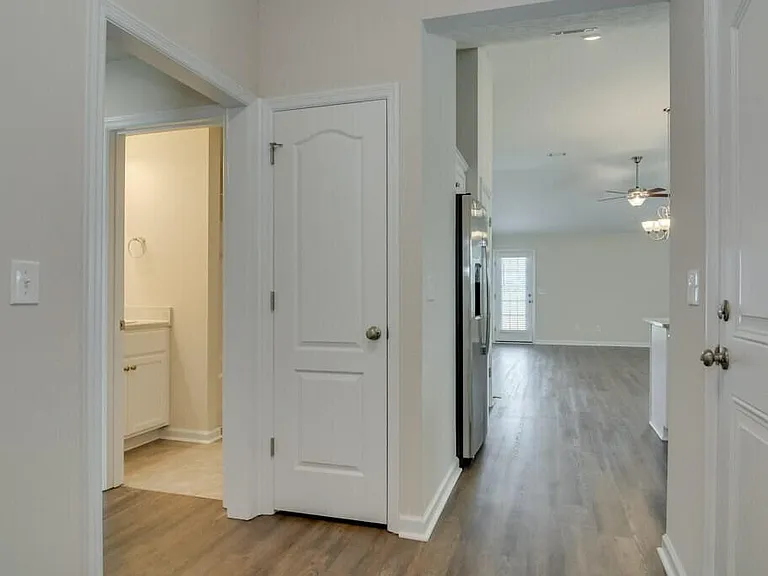427 Amesbury Dr — Photo 18