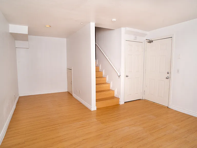 15920 Sherman Way #8 — Photo 15