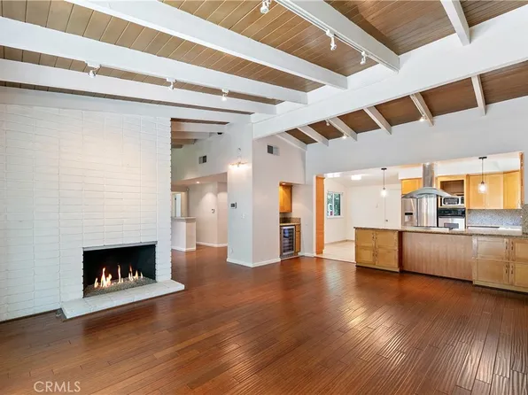22951 Austin St, Woodland Hills, CA 91364