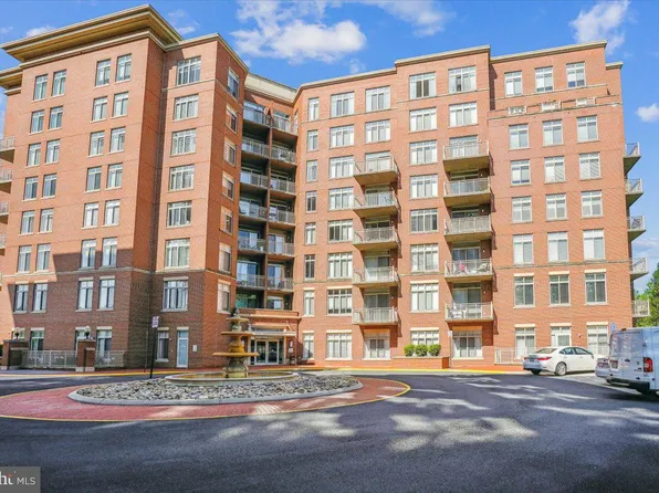 4490 Market Commons Dr Unit 505, Fairfax, VA 22033
