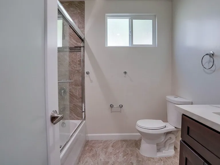 920 Enterprise Ave — Photo 11