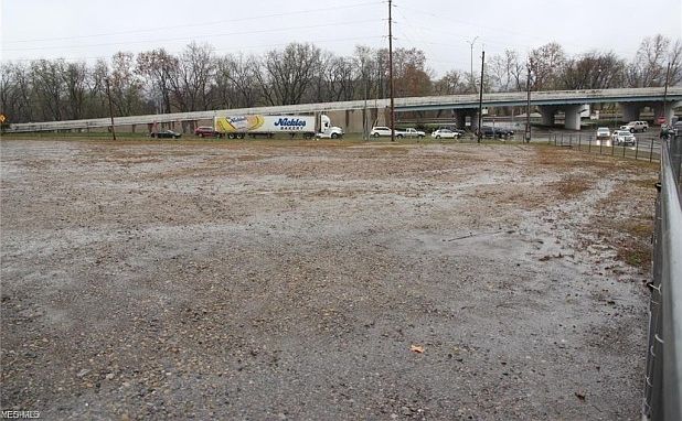 2nd image of 6 Cadiz Pike Rd