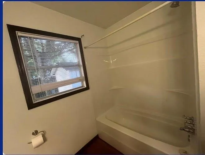 114 Irwin Dr — Photo 12