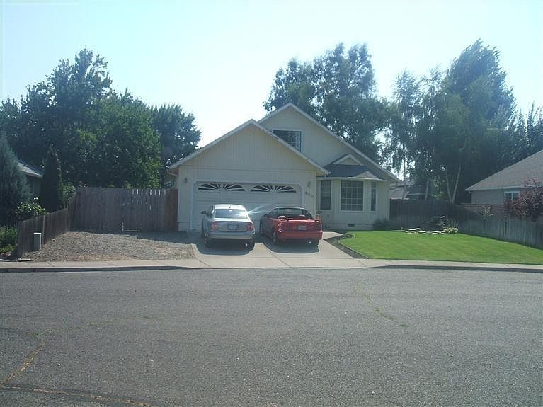 2nd image of 850 Juanita Way