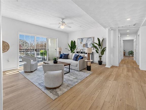 3rd image of 1280 Laskin Rd APT 102