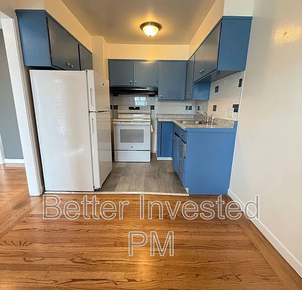 2400 39th Ave #4 — Photo 1