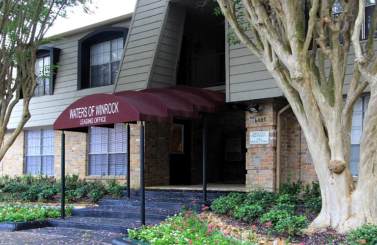 Waters of Winrock Apartments — Photo 18