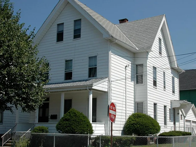 7 Cottage St #3 — Photo 1