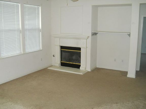 2nd image of 1233 Laurel Park Cir