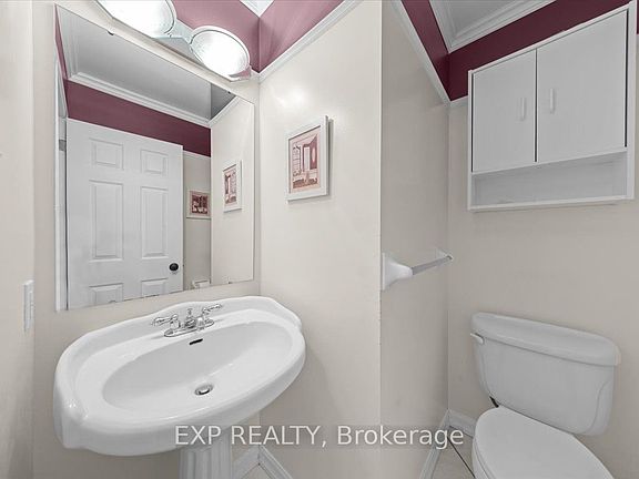 3rd image of 851 Beauregard Cres