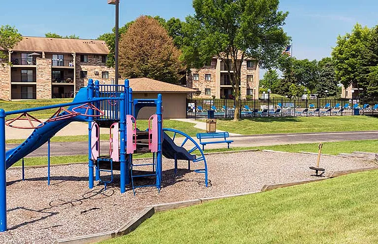The Woods of Burnsville Apartments — Photo 40