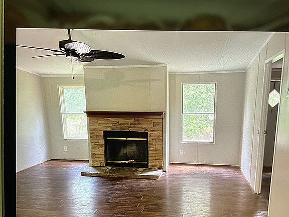 3rd image of 312 Mount Creek Rd