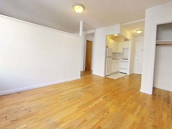 3rd image of 947 1st Ave #5C