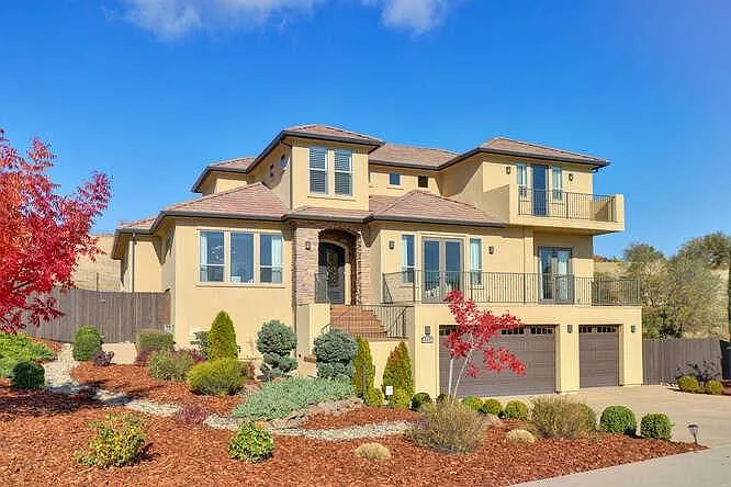 360 Tobrurry Way photo 1