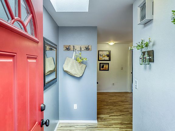 3rd image of 19863 Mosjon Cir NE