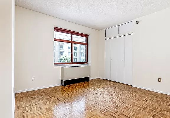 5th image of 4-74 48th Ave #2E