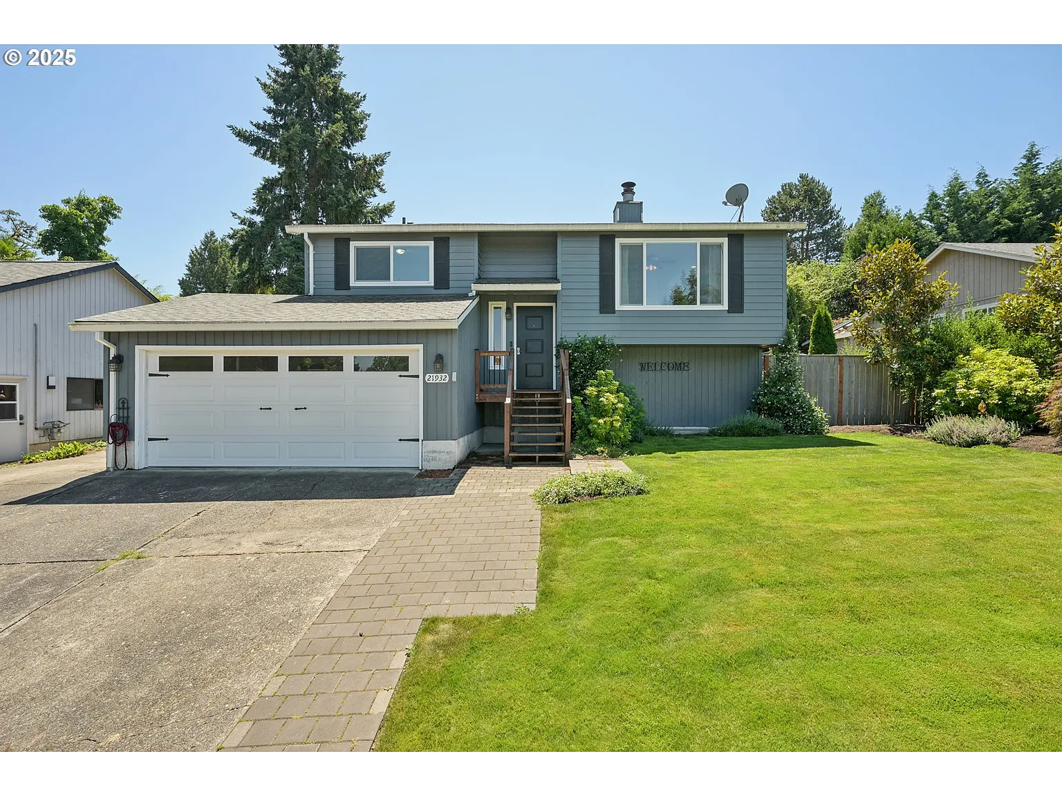 21932 SW Creek Dr photo 1