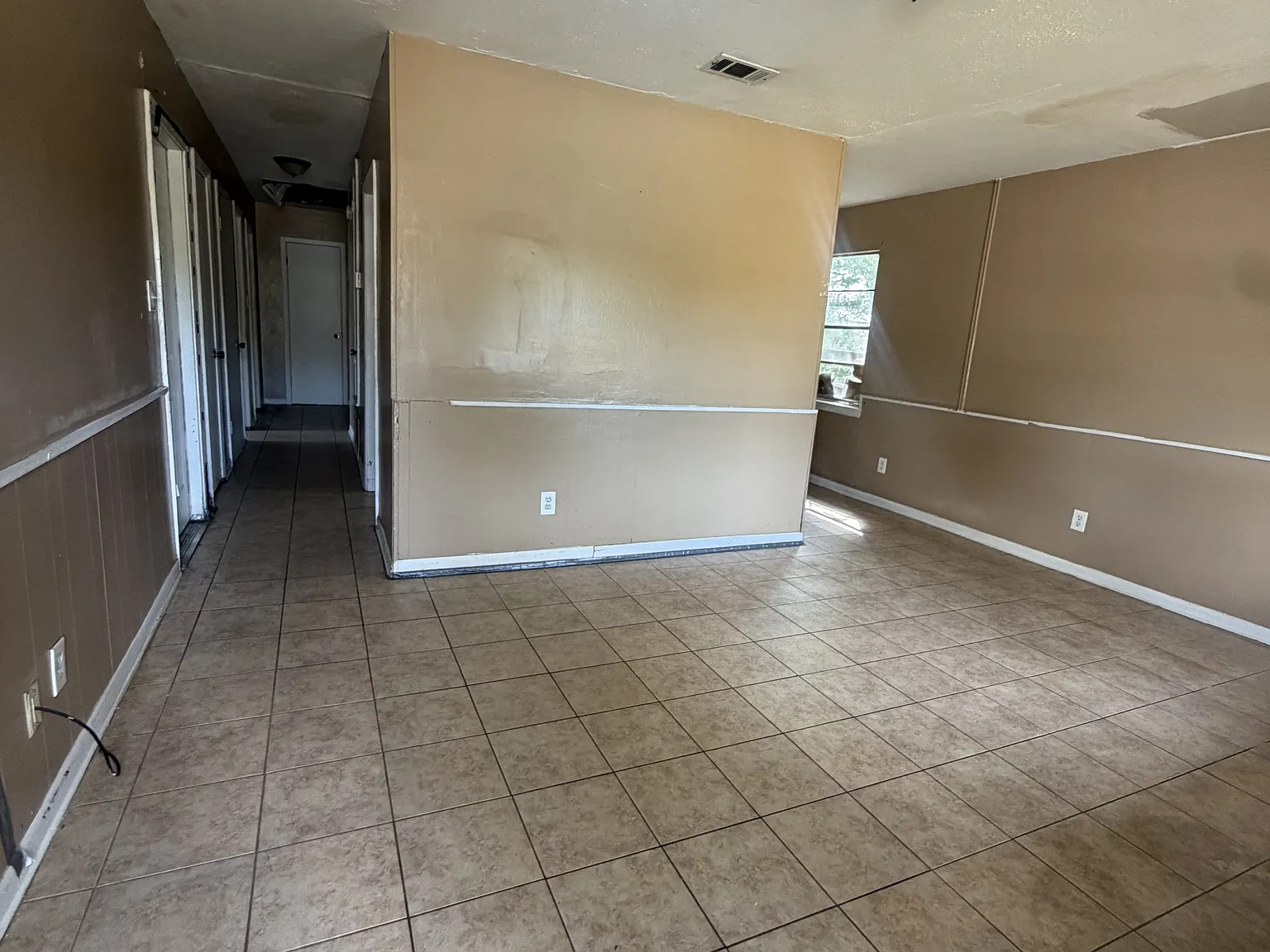 3 bed, 893 sqft, $700 — Photo 3