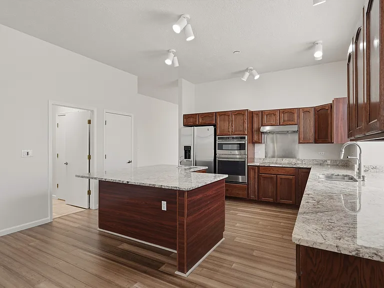 10021 Bridgepointe Ct NE — Photo 14