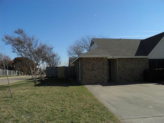 2nd image of 722 Hillcrest Ct