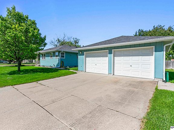 2nd image of 211 N Birchwood Dr