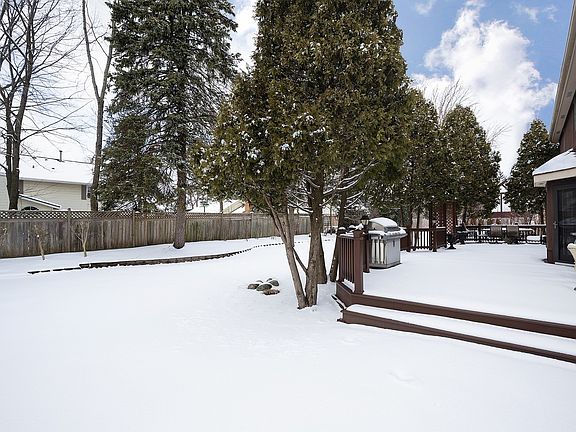 2nd image of 930 Wedgewood Dr