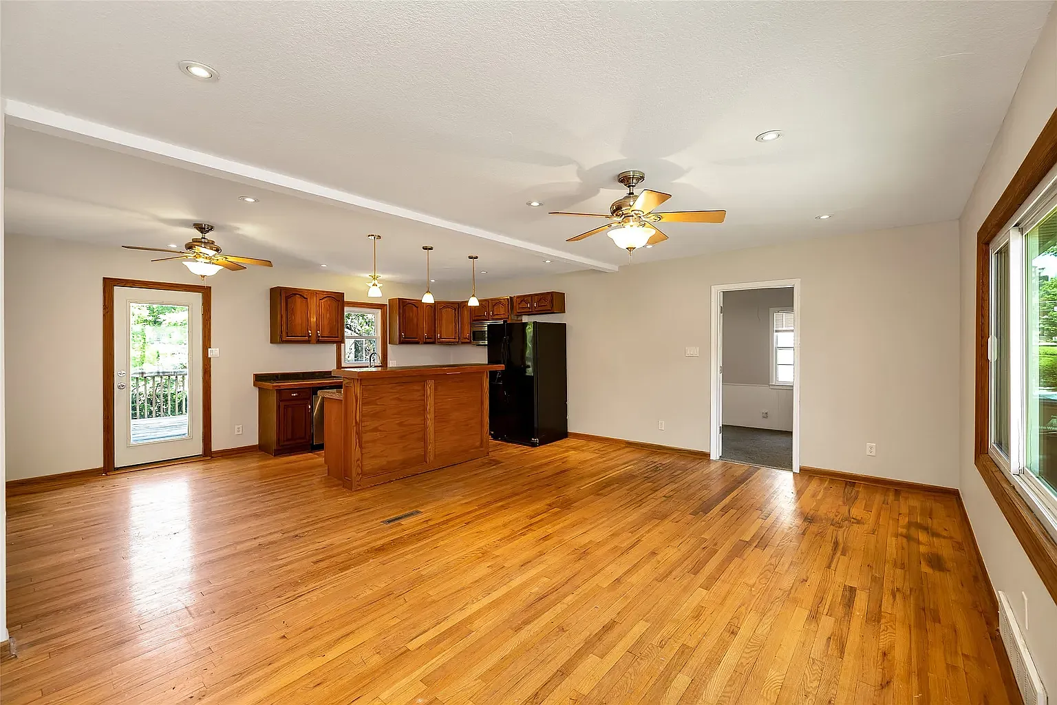 3 bed, 1212 sqft, $1,550 — Photo 3