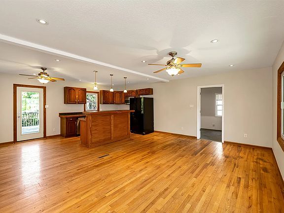 3rd image of 540 16th St