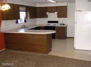 303 S 4th St, Selah, WA 98942