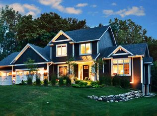 914 County Road C E, Maplewood, MN 55109