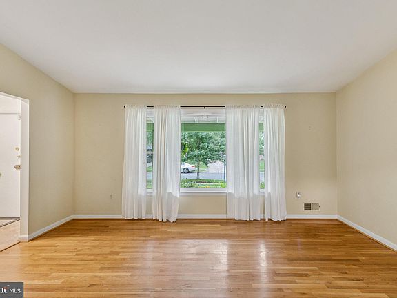 5th image of 2713 Curry Dr