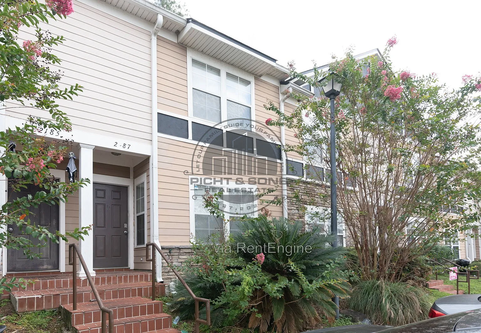 2 bed, 1.5 bath, 1280 sqft, $1,300 — Photo 1