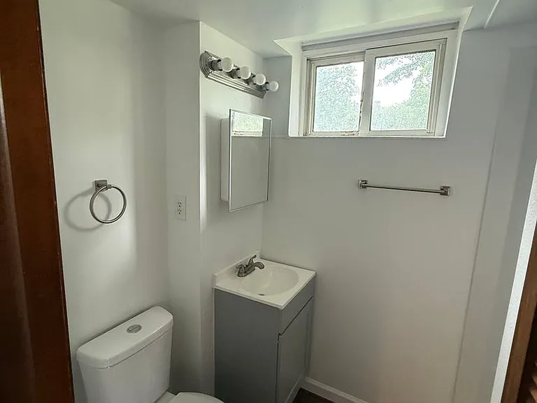 1209 N North St — Photo 5