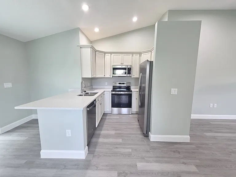 5108 SE 42nd St — Photo 3