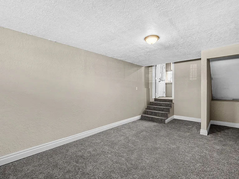 1805 NW Dearborn Ave — Photo 10
