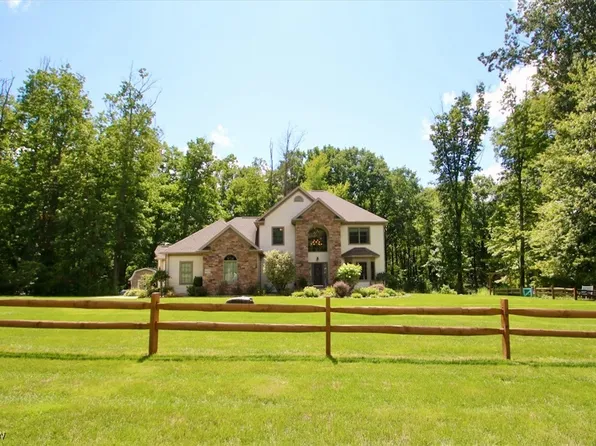 11805 Julie Dr, Chardon, OH 44024