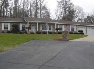 104 Williamsburg Way, Nitro, WV 25143