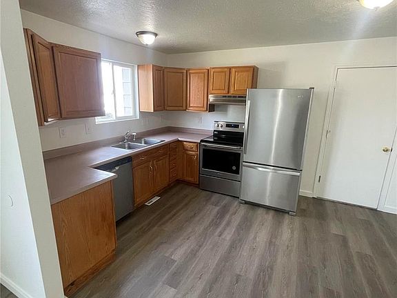 4th image of 2427 Aspen Avenue