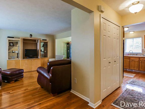 3rd image of 177 Rollingwood Dr NE