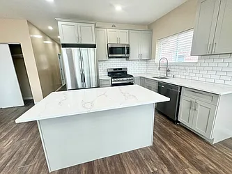 Rented by Papp Realty