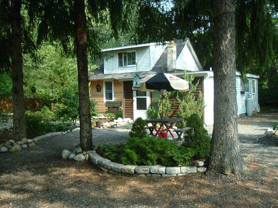 257 Osprey Place Jackson NJ in a country like setting lots of privacy a must C